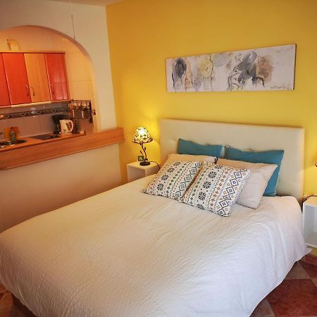 Studio Beso Del Mar Apartment เนร์คา ภายนอก รูปภาพ